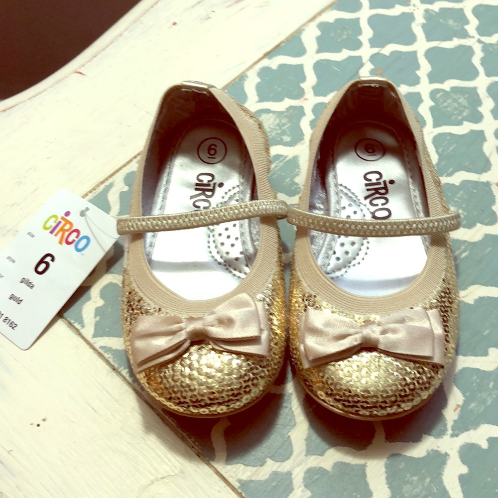 NWT Circo Flats